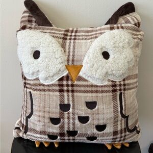 Kohl's Brown and Cream Owl Accent Pillow. 18” X 18”.